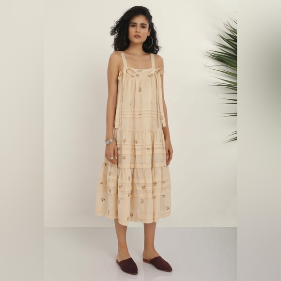 Kopal Ruby Linen Dress - Picture 3 of 8